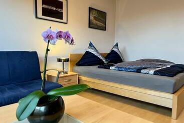 ツーリストアパートメント Ferienwohnung 75m² Terrasse Parkplatz Wallbox Nürburgring