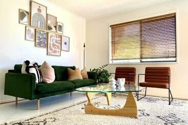 ツーリストアパートメント Stylish Beachside Paradise I Sunlit Comfort On The Gold Coast