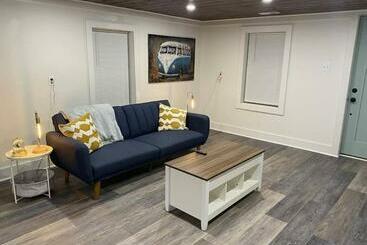 관광객 아파트 3 Bed 2 Bath Renovated Home Near The Lake