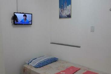 Жильё для туристов Sua Kitnet Na Praia 12 Novinha Atenção Pequena Só Prá Dormir Ar Cond Tv Microondas Frigobar Internet