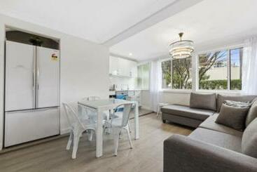 Жильё для туристов Coastal Cottage   Ettalong Beach