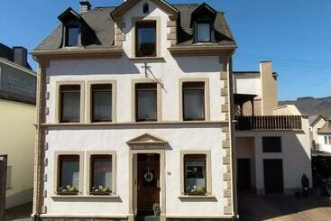 ツーリストアパートメント Ferienhaus Treis