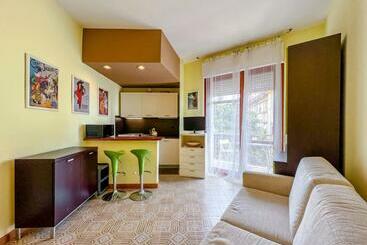 ツーリストアパートメント Grazioso Monolocale Con Vista Mare