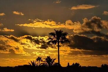 관광객 아파트 Sunset Apartment