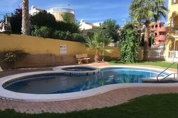 דירות לתיירים Top Floor Spacious Apartment With Roof Terrace