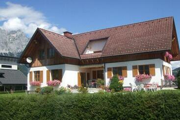ツーリストアパートメント Appartement Pölzl öblarn Region Schladming Dachstein