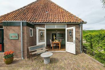 شقق خاصة سياحية Private Characteristic Farmhouse Near The Lake