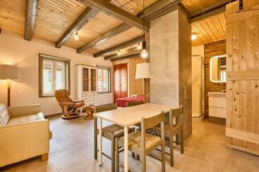 ツーリストアパートメント Rote Wohnung   Goldenes Häusle