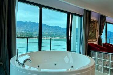 Жильё для туристов Casa Eden   Apartamente Langa Lac