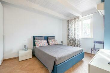 游客公寓 La Marina Apartment With Patio & Parking