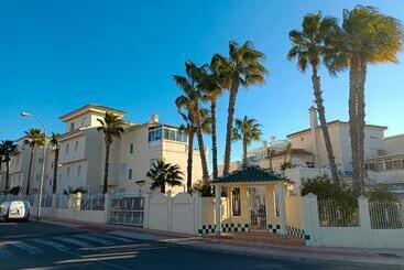 דירות לתיירים Maison Entiere Avec Piscine, Wifi, Grand Solarium Et Terrain Arbore