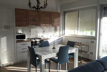 ツーリストアパートメント Pecciolo Port Apartaments