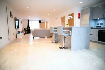 游客公寓 A Brand New Massive 4 Bed Villa In Rainham Essex London