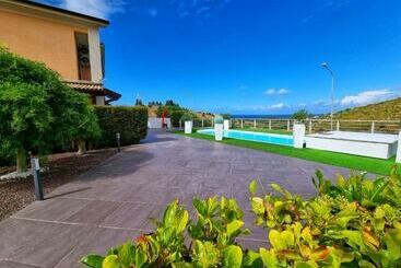 شقق خاصة سياحية Alloggio Affascinante Con Piscina Vista Mare