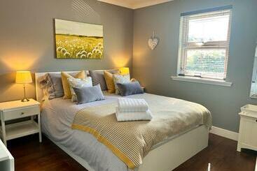 شقق خاصة سياحية Holly Lodge   Luxury Two Kingsize Bedrooms With Private Entrance And Free Parking