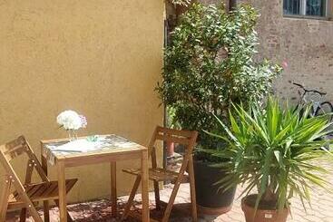 شقق خاصة سياحية The Royal House   Un Passo Dalla Reggia /en Es It