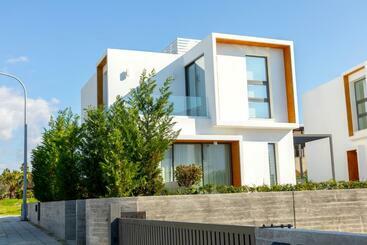 דירות לתיירים Villa Laurus 2 With Private Pool