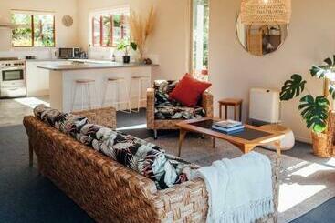 Жильё для туристов Kakariki By The Sea