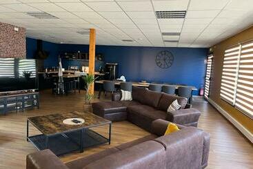 ツーリストアパートメント Magnifique Villa Avec Jacuzzi