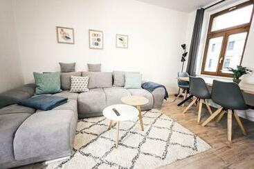 관광객 아파트 ⋙ Stilvolle Wohnung Mit 2 Schlafzimmern & Balkon ⋘