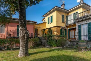 ツーリストアパートメント Casa Carlo Bellagio