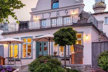 דירות לתיירים Kapitaenshaus In Wasserlage! Traumapartments Warnemuende