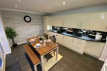 游客公寓 Lovely Family Home, 5 Minutes From The Beach