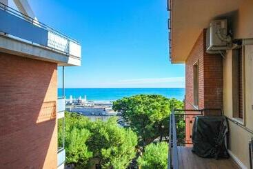 דירות לתיירים Beautiful Apartment In Grottammare With 1 Bedrooms