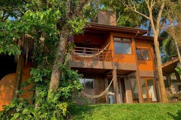 Жильё для туристов Casa Na Montanha Em Condomínio De Alto Padrão