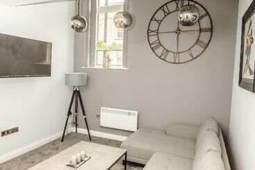 דירות לתיירים Paramount Suites