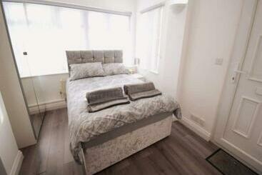 דירות לתיירים Restful, Lovely, Modern Studio In Excellent Location
