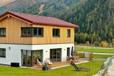 Жильё для туристов Tyrol Purelife Lodges