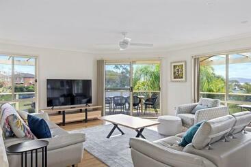관광객 아파트 Pet Friendly   Views  Meters To The Beach & Anchorage Port Stephens