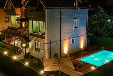 Жильё для туристов Villa Five Star