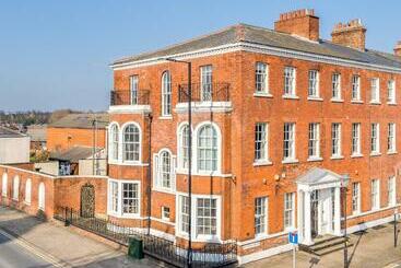 شقق خاصة سياحية Wakefield Town House