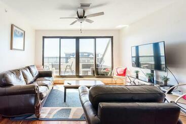 شقق خاصة سياحية Oceanview Charm   Relax Near The Beach With Pool & Sauna & Breakfast!