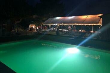 ツーリストアパートメント La Petite Machotte