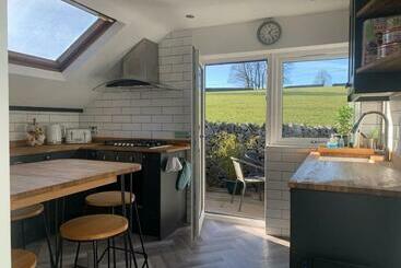 Жильё для туристов Primrose Cottage Tideswell, Peak District