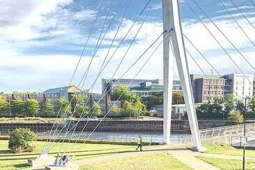 דירות לתיירים Toothbrush Apartments   2 Bed 2 Bath Apt