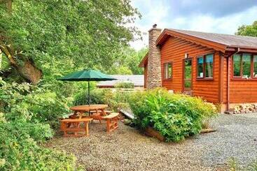 Жильё для туристов Wnion Wood Lodge With Log Burner & Sauna In Snowdonia