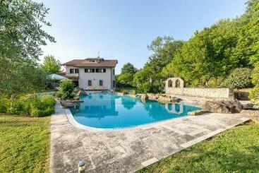 דירות לתיירים Amazing Home In Umbertide With Kitchen