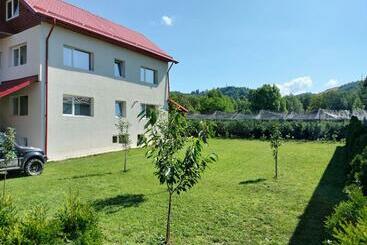 Жильё для туристов Casa Iezerventure