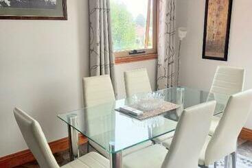 ツーリストアパートメント Central To Cbd Cosheirm Apartments On Merri