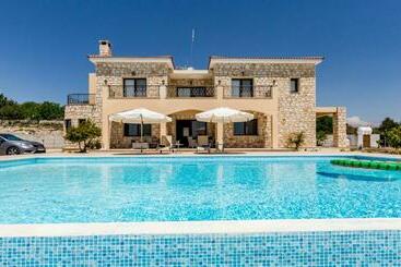 דירות לתיירים Sunshine Villa Paphos
