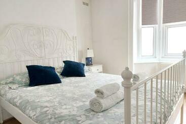 관광객 아파트 Cosy Central Canterbury   Modern Victorian
