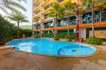דירות לתיירים Naiharn Sea Condo By Holy Cow, 1 Br, Mountain View