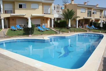 ツーリストアパートメント Villas Amaya