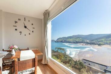 Жильё для туристов Coast & Beach View Parking