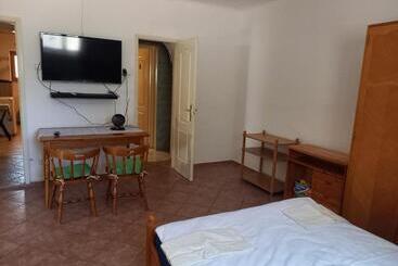 관광객 아파트 Flamingo Apartman