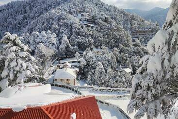 ツーリストアパートメント Holiday In Dalhousie